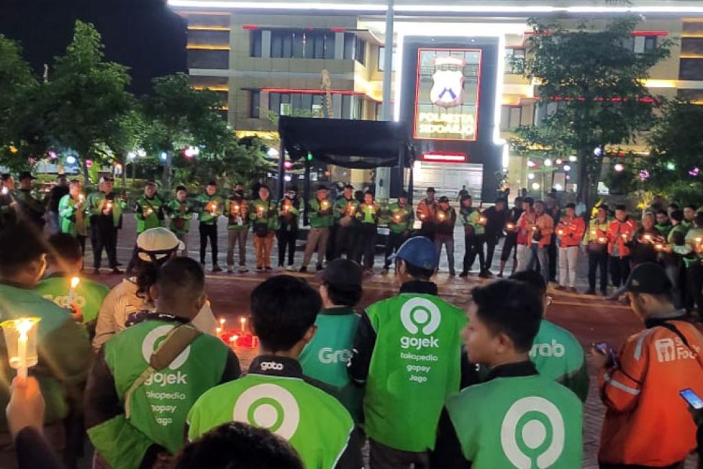 Polisi dan Driver Ojol Sidoarjo Gelar Solidaritas untuk Affan Kurniawan
