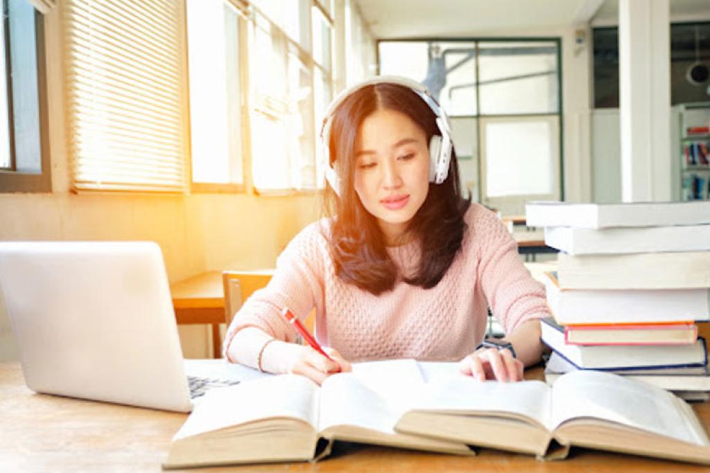 Benarkah Musik Bisa Membantu Konsentrasi Saat Belajar? Ini Penjelasannya