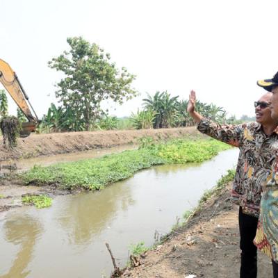 Bupati Subandi Percepat Normalisasi Sungai Sidoarjo di Musim Kemarau