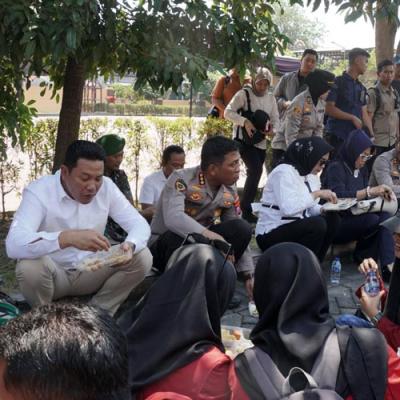 Bupati dan Wabup Sidoarjo Ajak Mahasiswa Aksi Damai Makan Bersama di Mapolresta