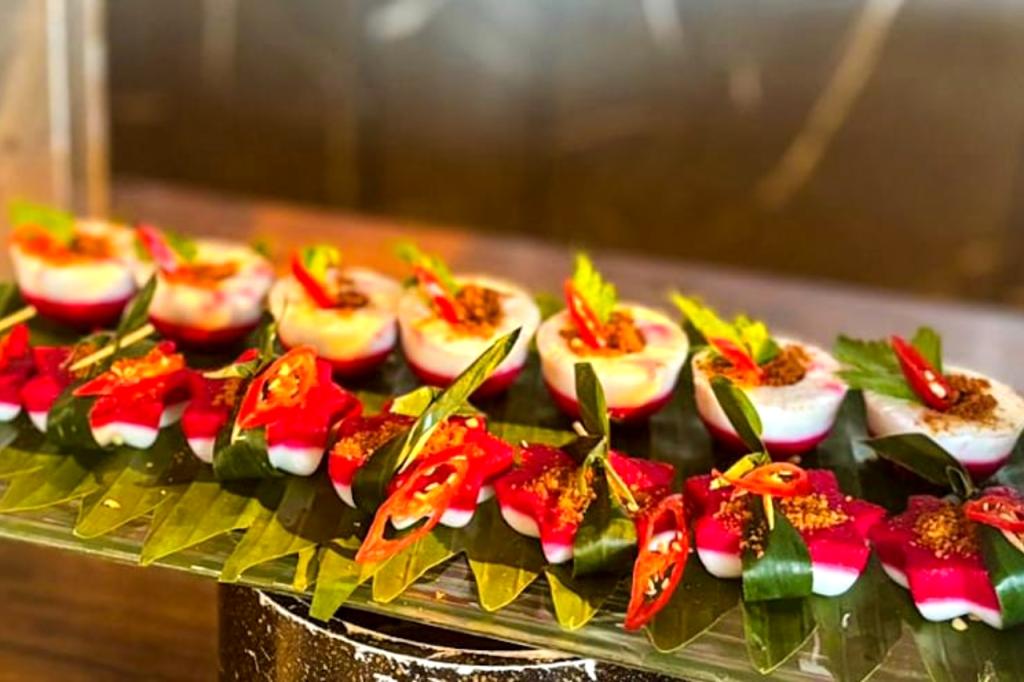 Kue Talam Merah Putih Jadi Ikon Spesial di Luminor Hotel Sidoarjo