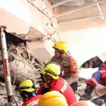Polda Jatim Kerahkan Tim DVI dan Brimob untuk Evakuasi Korban Ponpes Al-Khoziny
