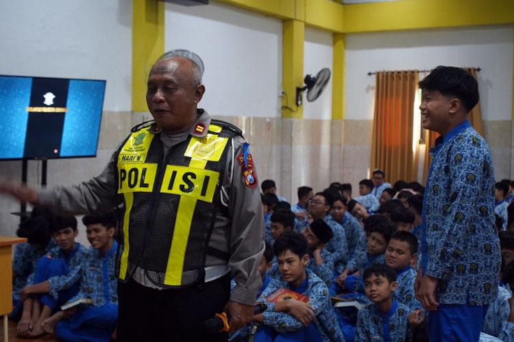 polsek-taman-edukasi-siswa-smp-muhammadiyah-2-a.jpg