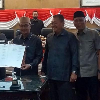 PAK APBD Sidoarjo 2025 Disahkan Setelah Rapat Paripurna Molor Tiga Jam