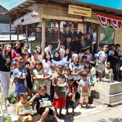 Pelajar SMA Negeri 1 Sidoarjo Ajak Anak Rangkah Surabaya Latih Berpikir Analitis